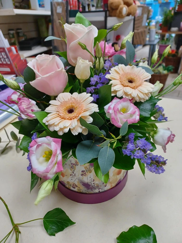 Rose and Lisianthus Hatbox